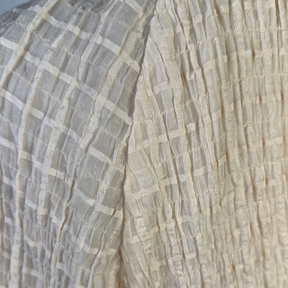 ASTR the Label Elegant Cream Textured Puff Sleeve Dress with Cutout and Tie - Picture 11 of 12